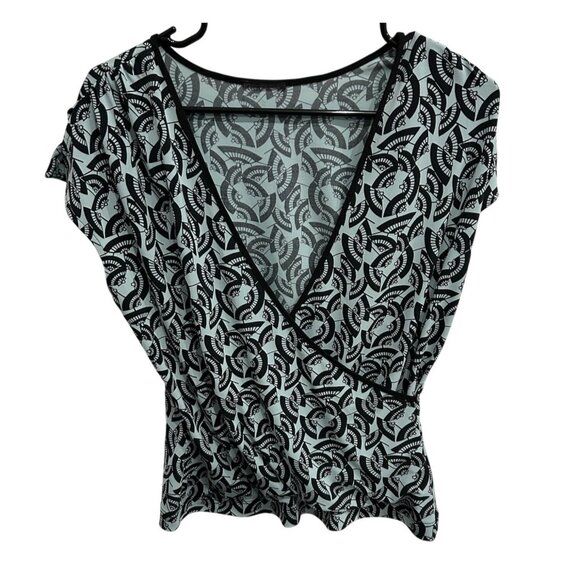 Womens Wrap Style Short Sleeve Top  Black Fan Pattern Light Blue Fabric Size L - Picture 1 of 8
